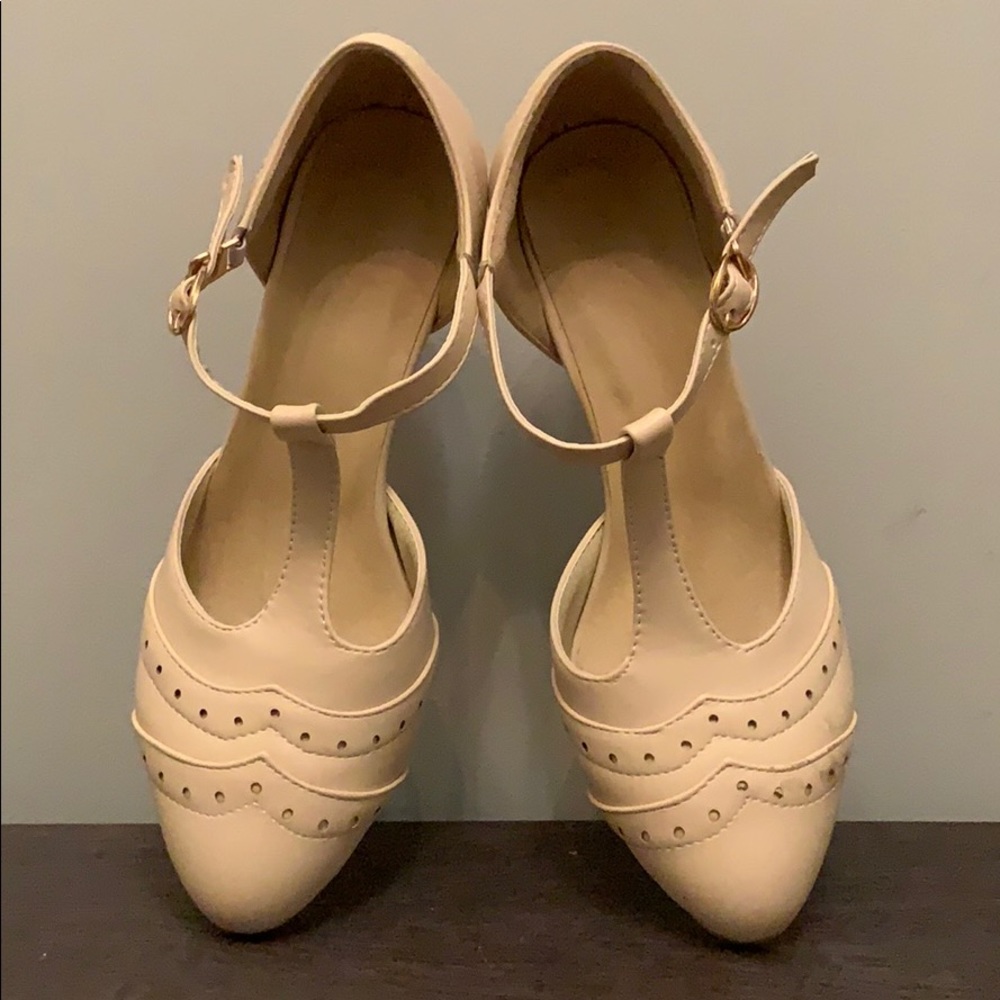 Cream t-Strap leather heels with hook buckle